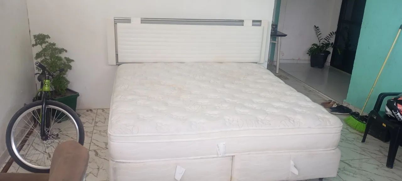 Vendo cama com colchão king  - Foto 3