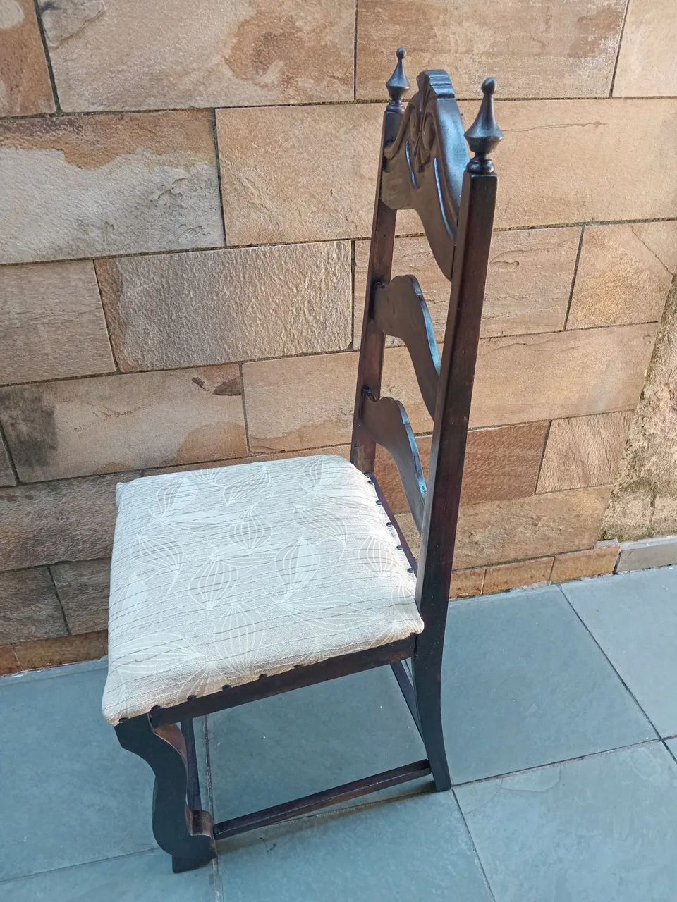 Antiga cadeira de madeira  - Foto 4