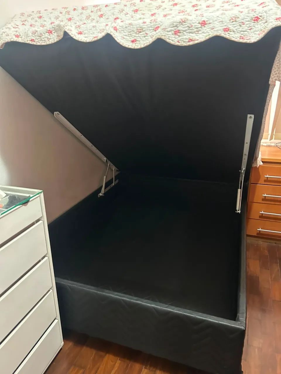 Vende se Cama de Casal box com Baú e Colchão - Foto 2