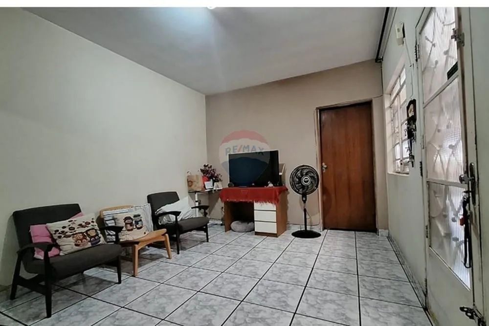 Casa térrea de 1 dormitório que pode transformar em 2 dormitórios - sem vaga auto - Foto 4