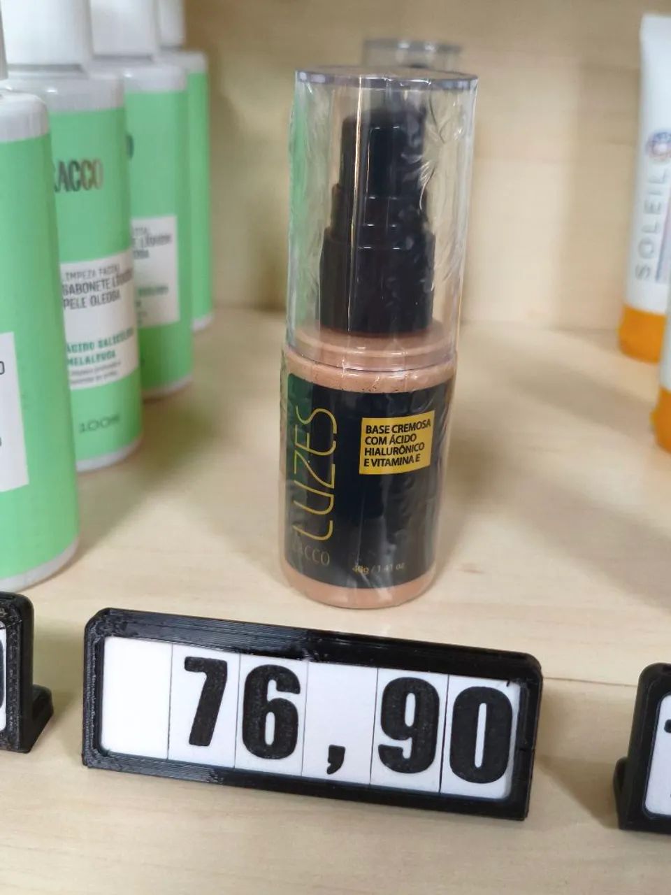 BASE CREMOSA COM ÁCIDO HIALURÔNICO E VITAMINA E 