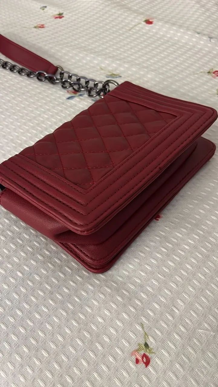 Bolsa matelassê vinho com corrente, nova, nunca usada - Foto 2