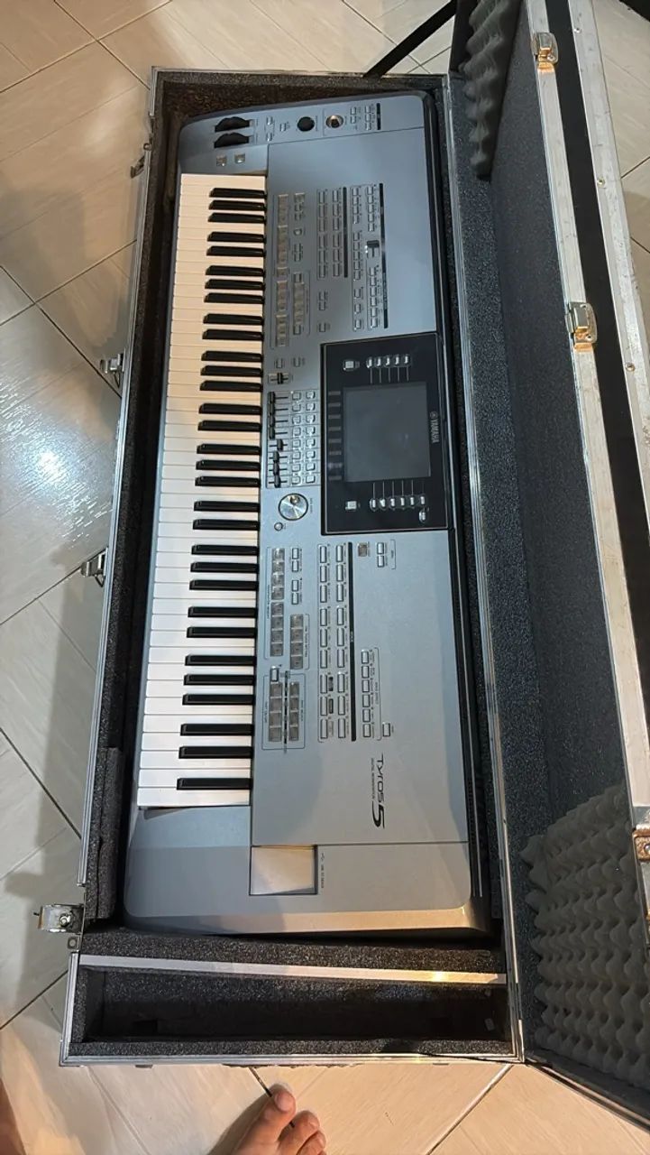 Vendo  Arranjador Tyros 5 Workstation 