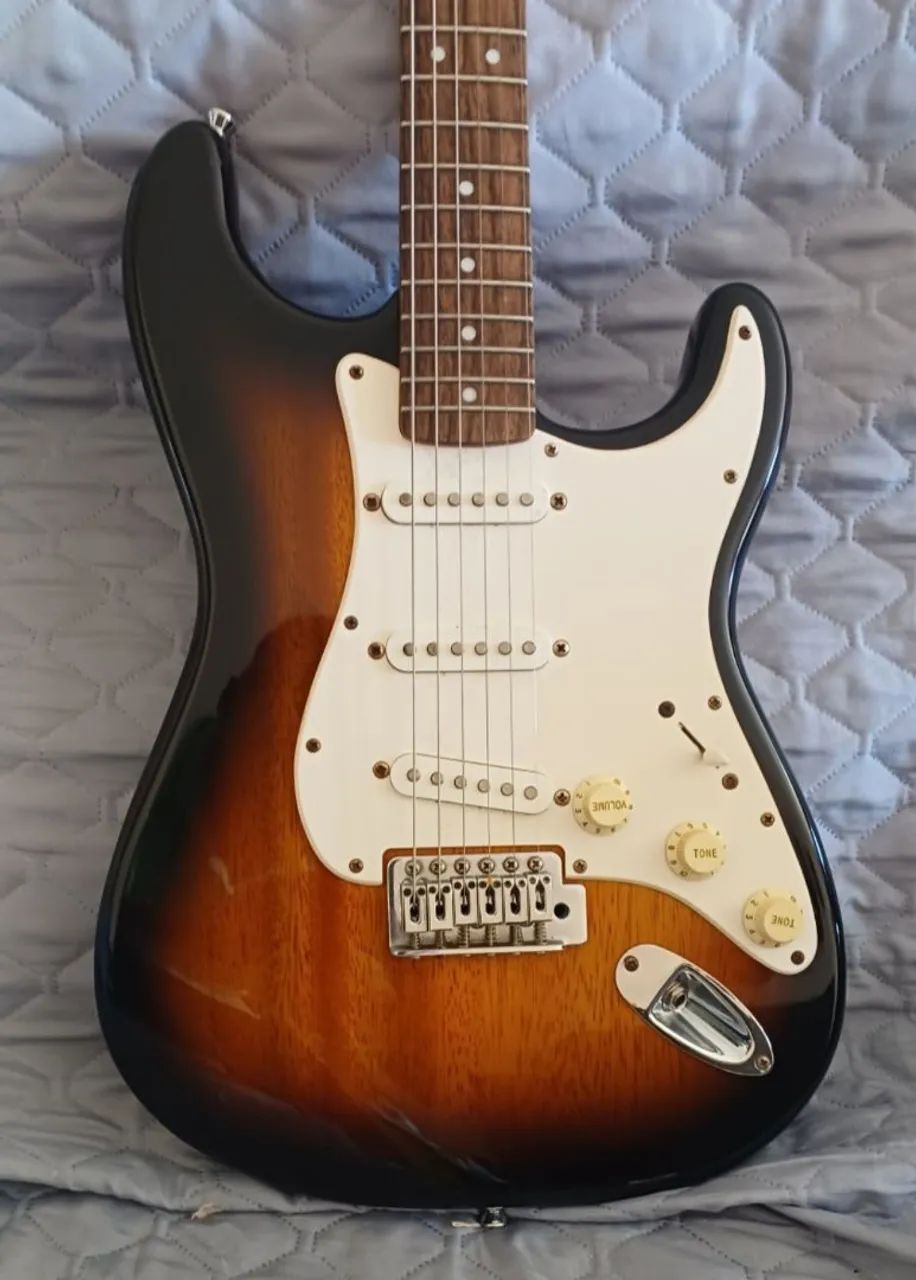Guitarra fender Squier  - Foto 2