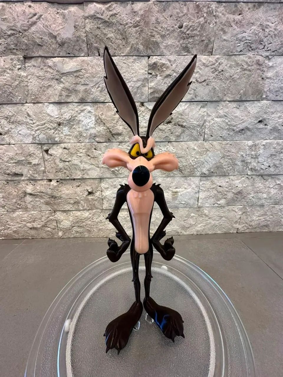 Coiote feito em 3d  tamanho 36cm