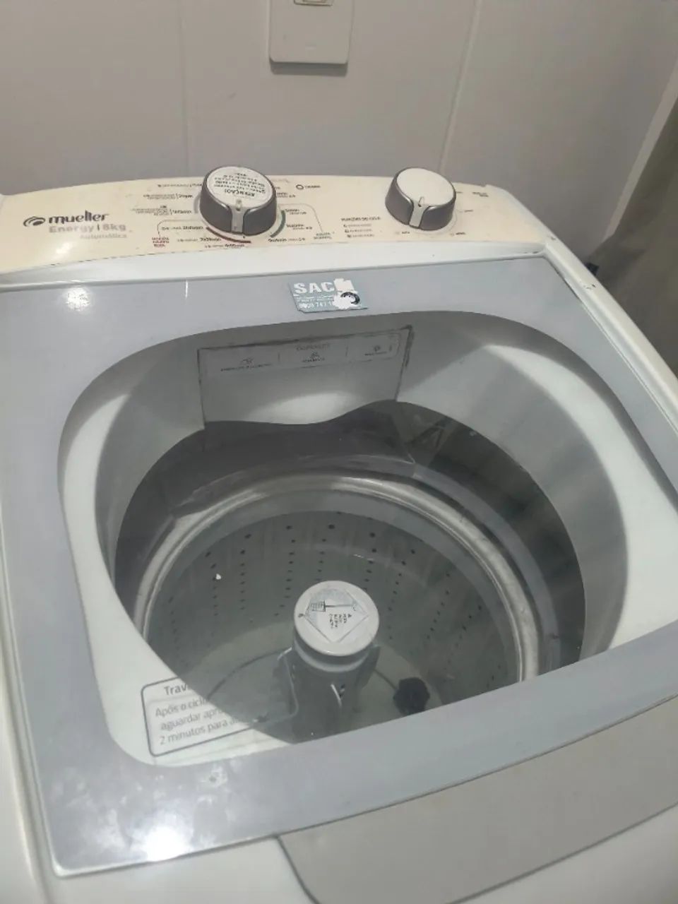 Máquina de lavar com defeito da Muller 8kg