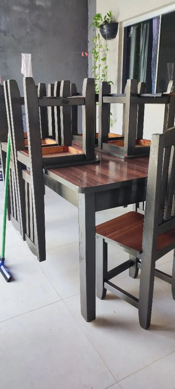 Mesa com 6 cadeiras 