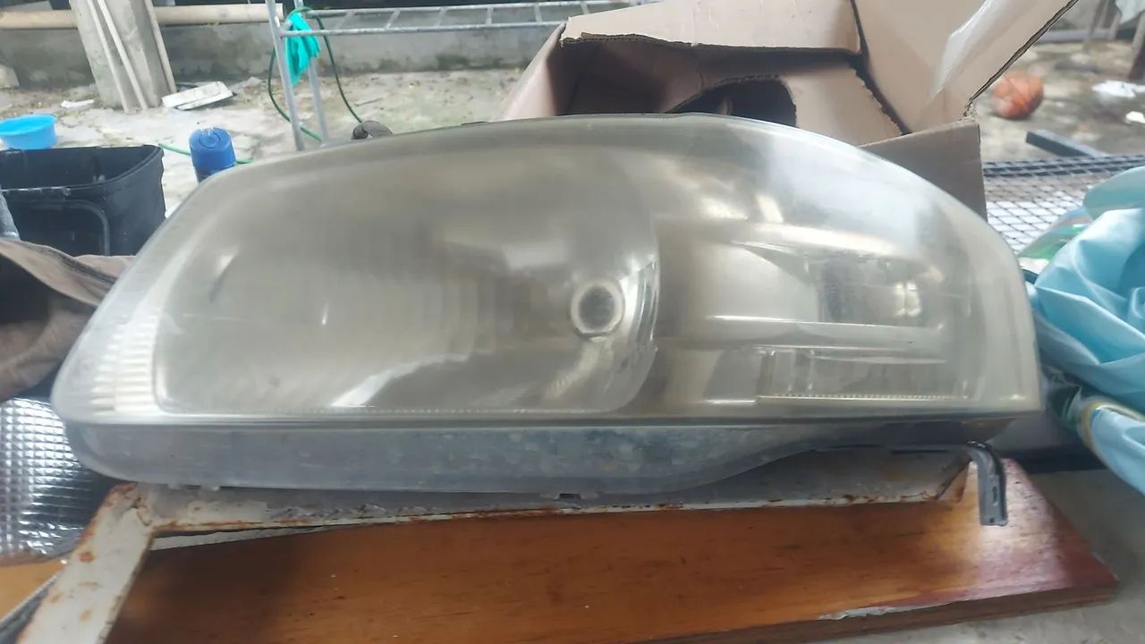 Vendo monitor precisando de reparo e um faro do gol 4 .lado direito  - Foto 2