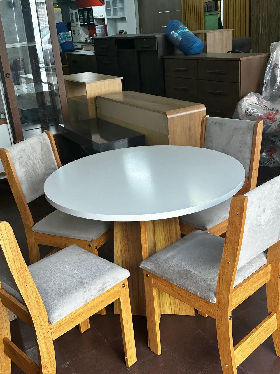 MESA REDONDA COM 4 CADEIRAS  - Foto 2