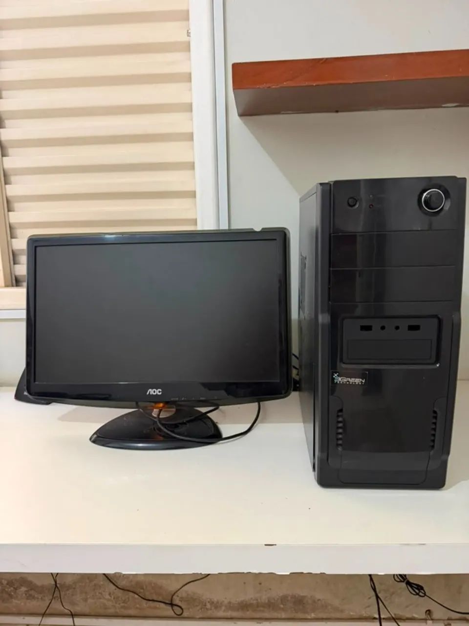 Kit monitor AOC 20 polegadas + desktop