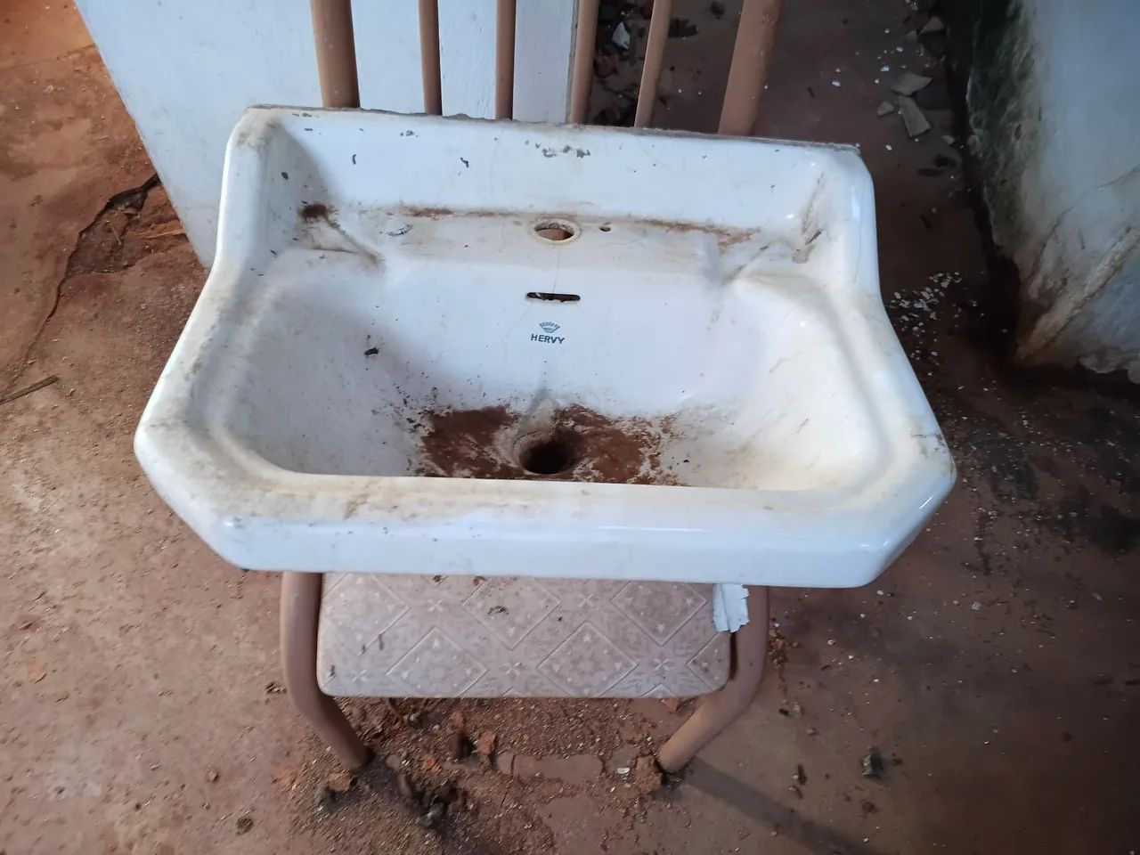 Antique kitchen sink486375956016670722