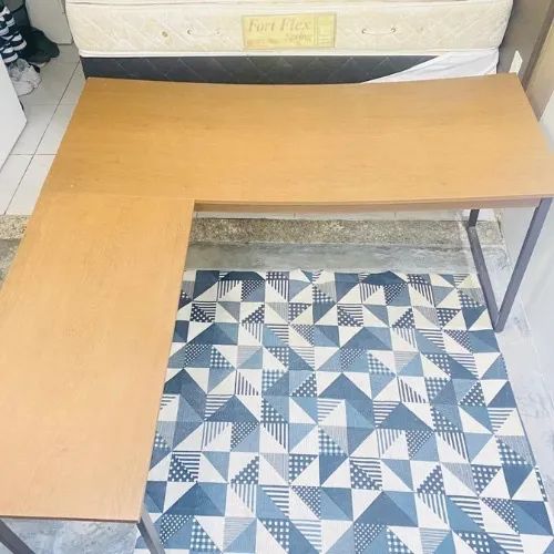 MESA PARA ESCRITÓRIO E ESTUDO + TAPETE - Foto 4