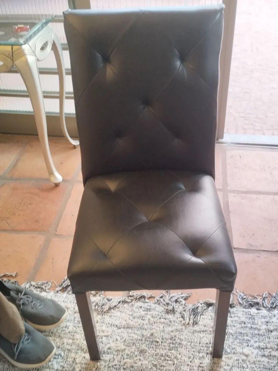 Vendo 8 cadeiras de jantar usadas em ótimo estado!