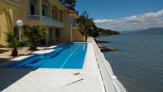 Linda casa na beira mar, pé na água, piscina, lancha, etc,em Florianópolis - Foto 15