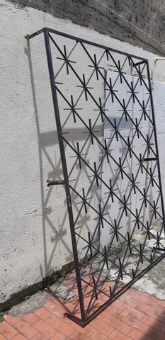 Janela de alumínio com a grade em perfeito estado - Foto 2