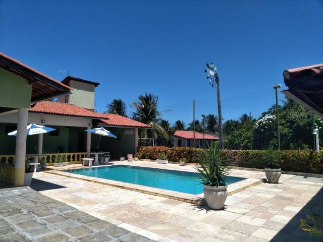 Espetacular casa com piscina e campo de futebol próximo as praias - Foto 7