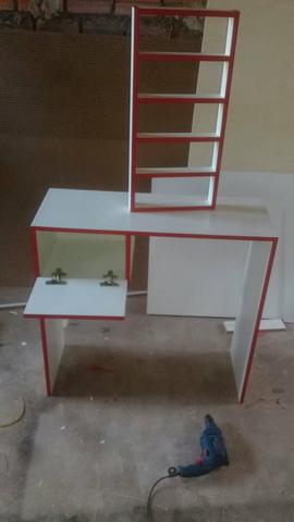 Baixei pra vender logo Mesa manicure vermelha