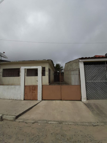 Vendo casa em Jupi, com terreno na parte de atrás.