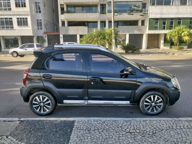 Toyota Etios Cross 2016 com 14.000KM. Financiamento até 60x - Foto 3