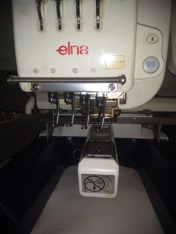 Máquina de Bordar Computadorizada Elna 9900- 4 agulhas
