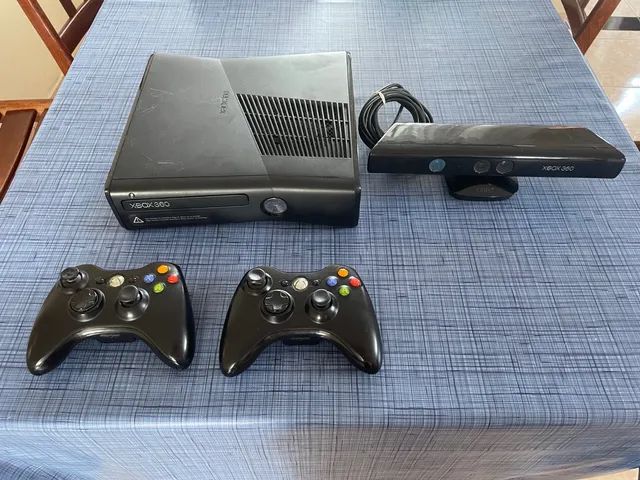 Vendo 20 jogos do Xbox 360 todos originais com 3 controles