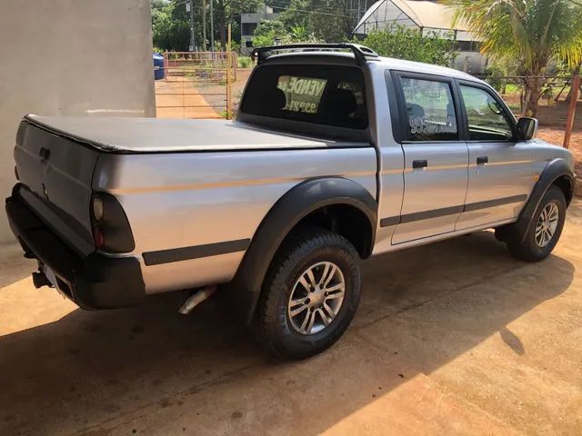 Mitsubishi L-200 CD SPORT GLS 4X4 2.5 TB-IC - SóCarrão