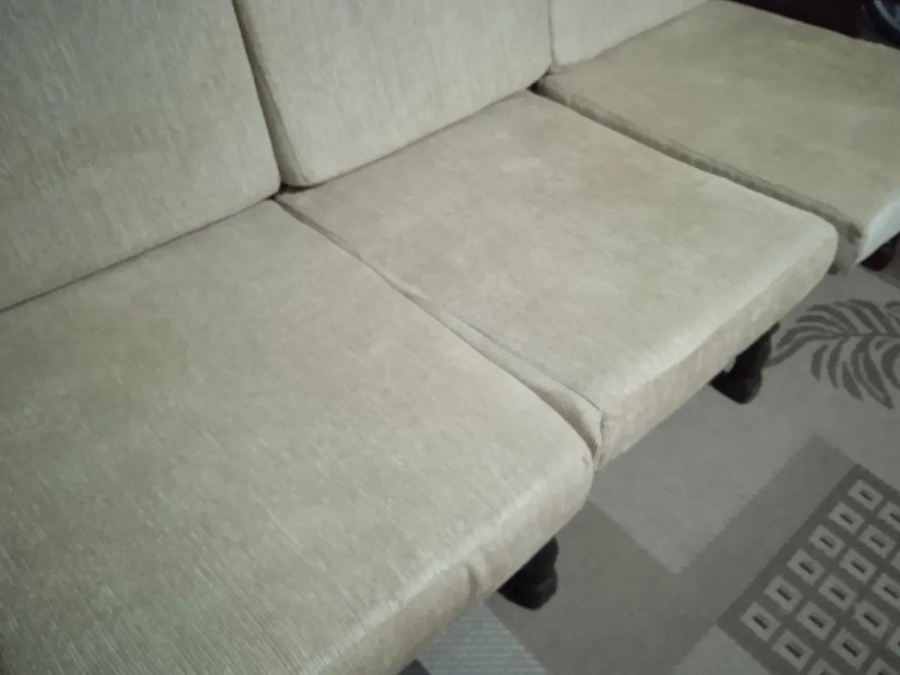 Sofá em mogno65746292315266121