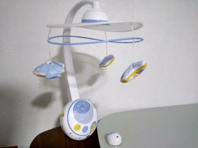 Móbili Magia da Chicco com controle remoto - Foto 5
