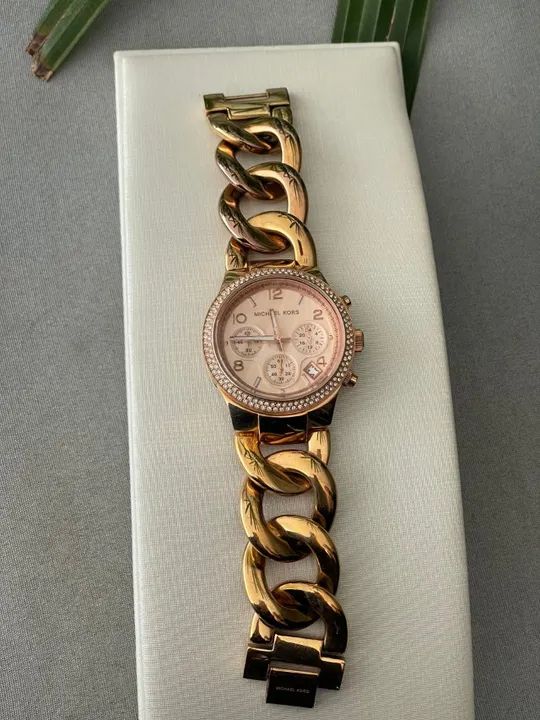 relógio feminino michael kors modelo 3247 rose gold aro cravejado duplo - Foto 5