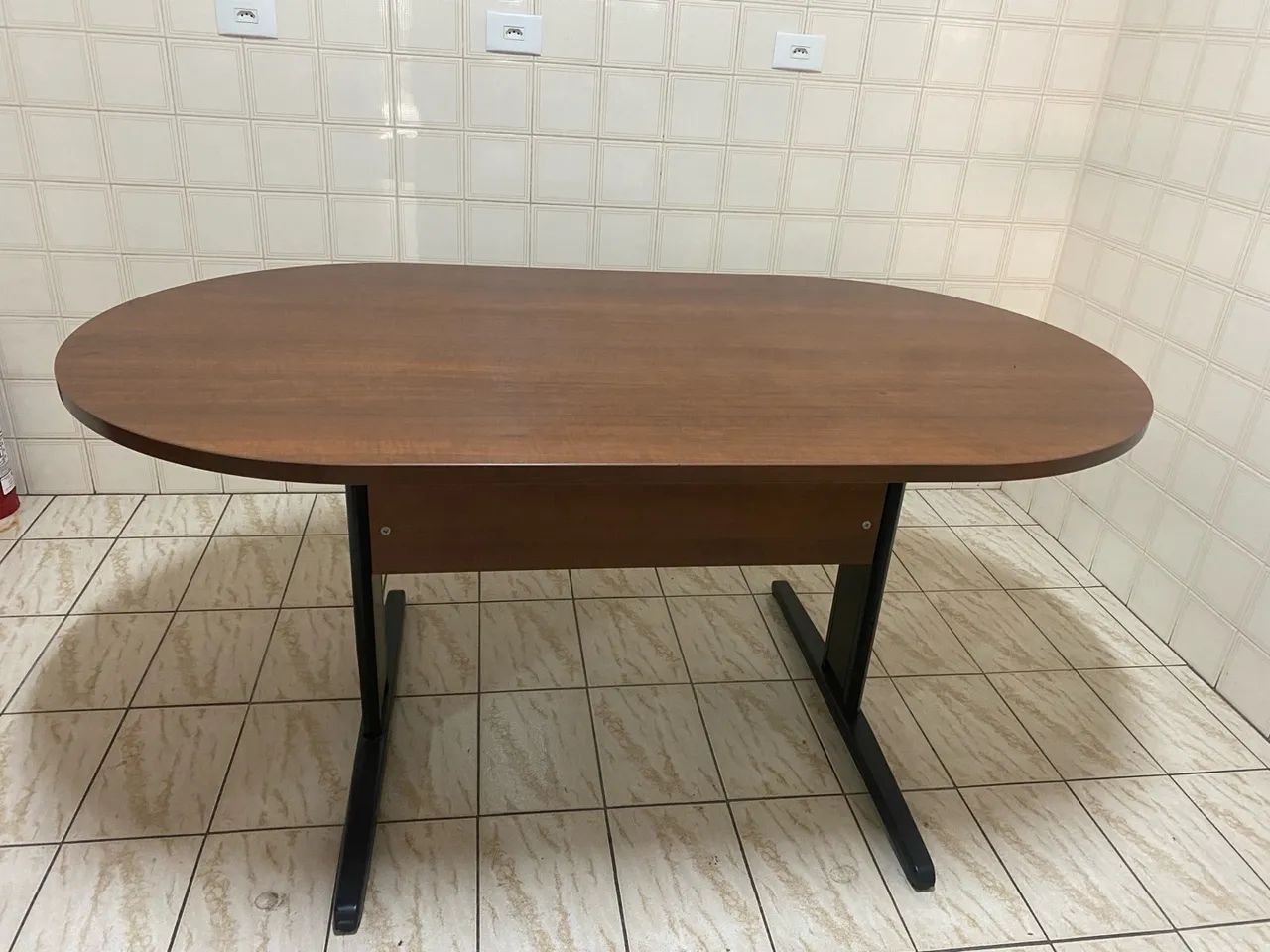 Mesa de jantar oval em madeira maciça - Foto 2