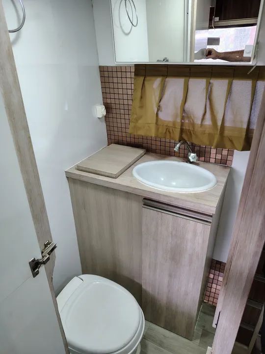 Motorhome PLACA PRETA Larturist 195.000km originais - Foto 6