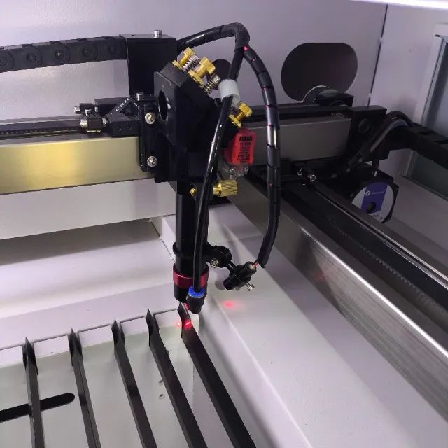 Maquina Laser Co2 p/ Corte e Gravação 100W 1400x900mm - Foto 3