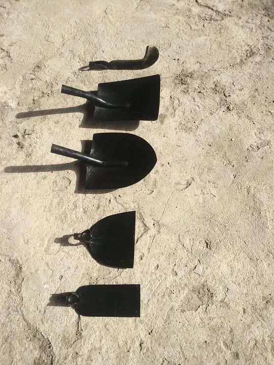  Pá quadrada e de bico Tarza número 4 sem cabo - Foto 3