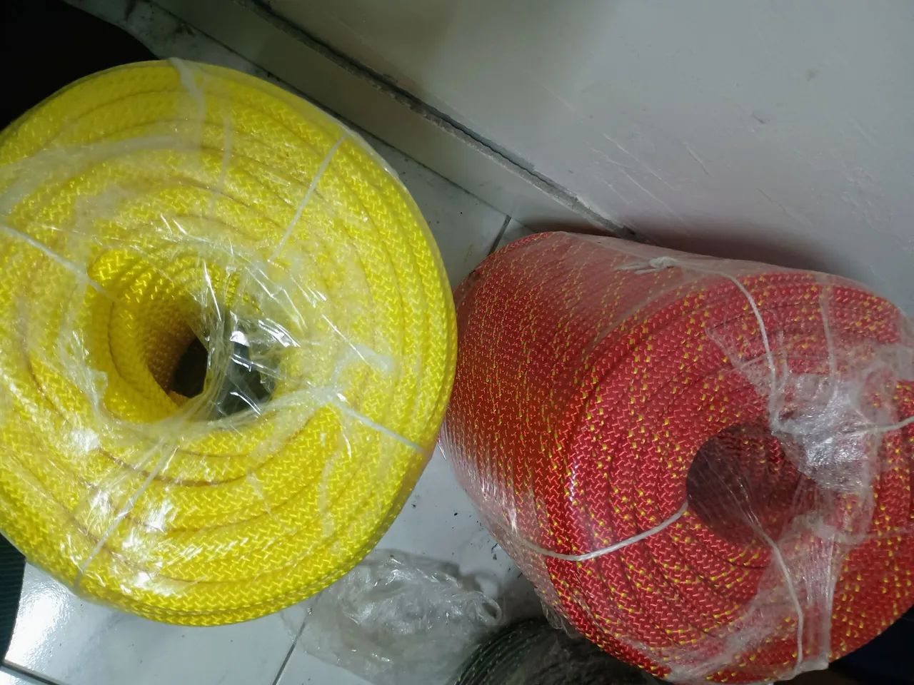 200 metros corda semi-estática. K2 - 10,5mm vermelha e Amarela