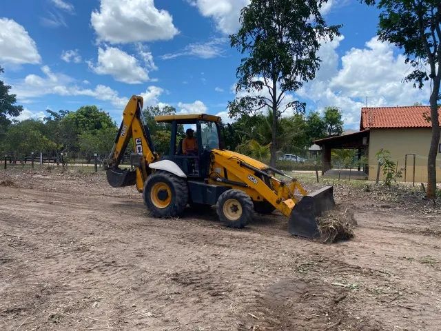 RETROESCAVADEIRA JCB 3C