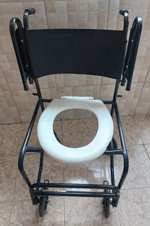 Cadeira higiênica escamoteável  - Foto 2