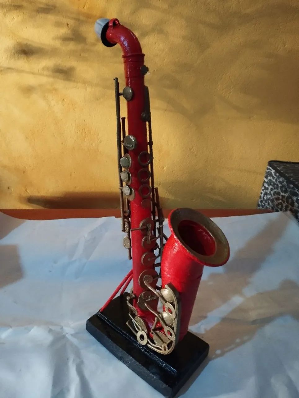 Saxofone Decorativo Vermelho com base em granito  - Foto 5