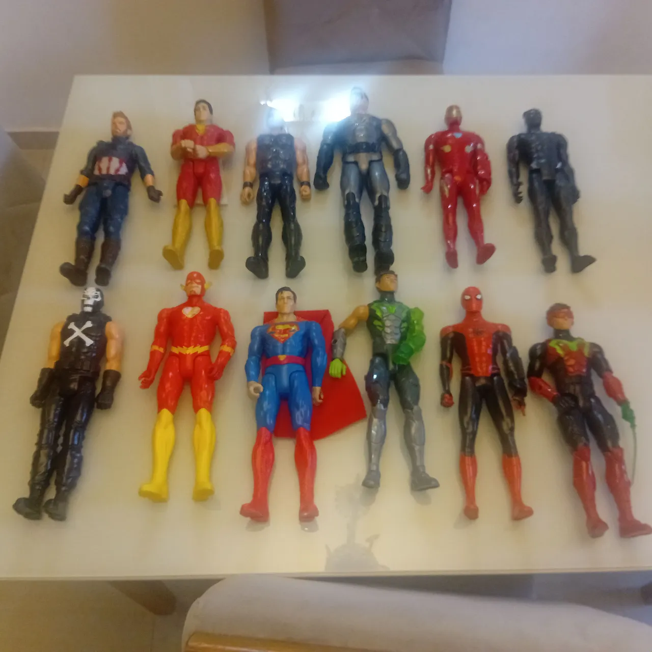 Super-Heróis em Miniatura - Coleção de Bonecos