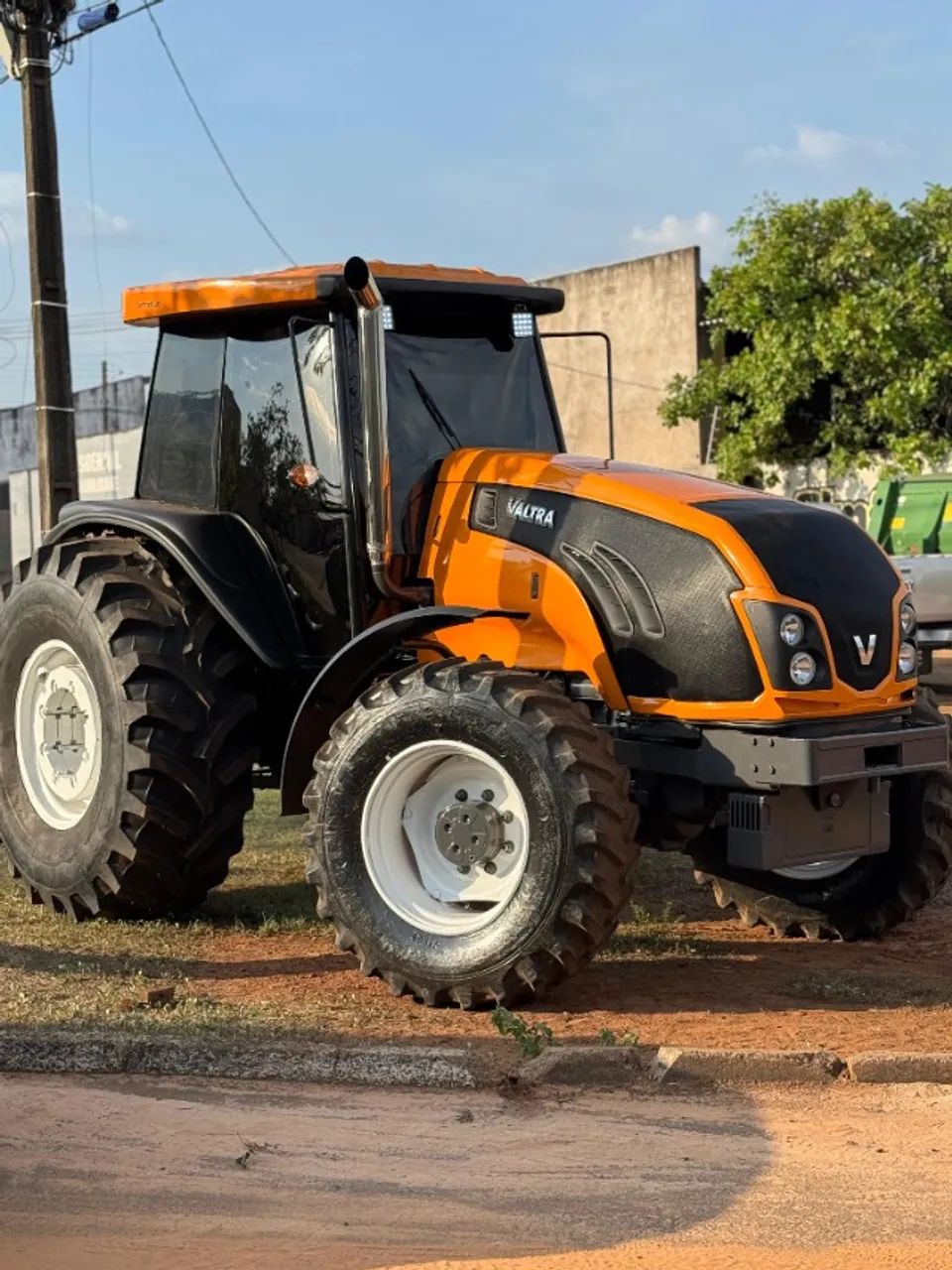 trator valtra a venda - Foto 4