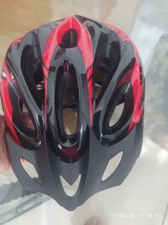 Capacete de Bicicleta - Preto e Vermelho