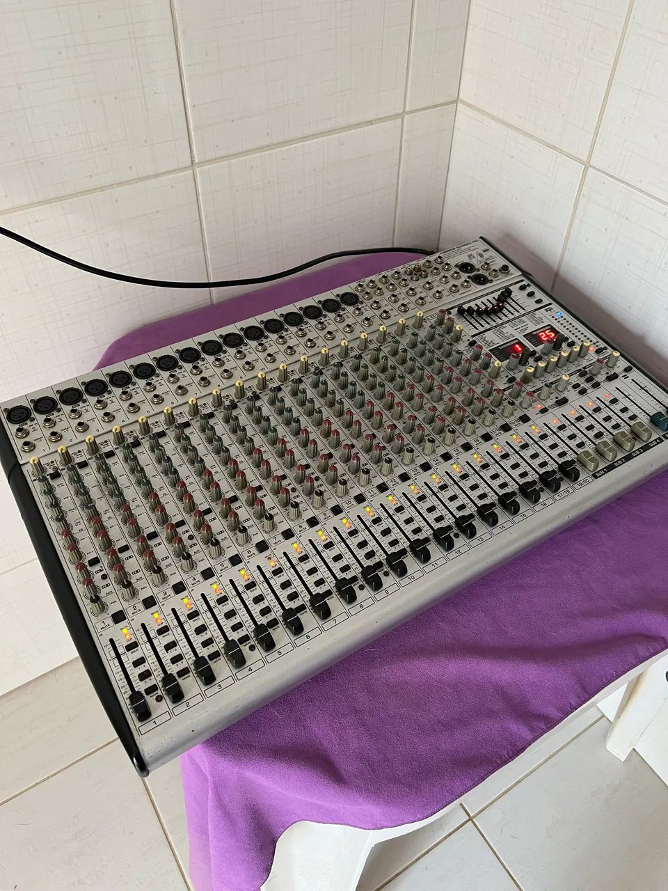 Vendo mesa de som Sl2442FX