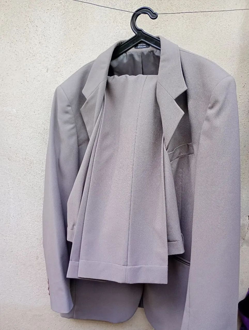 CALÇA E TERNO DE COR CINZA SEMI NOVO - Foto 2