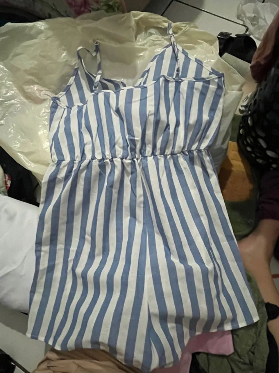 Macacão listrado azul e branco - Foto 2