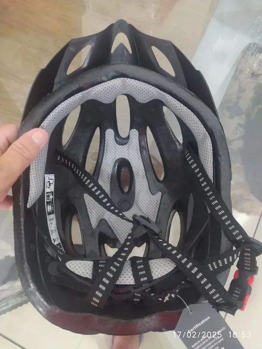 Capacete de Bicicleta - Preto e Vermelho - Foto 4