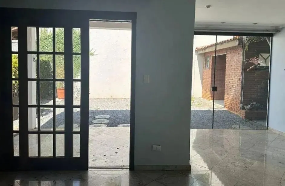 Apartamento (Padrão), com 3 quartos e 2 banheiros à Venda, 103 m² em Curitiba/PR