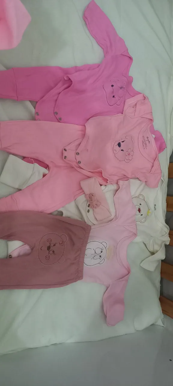 4 conjuntos com body e calça