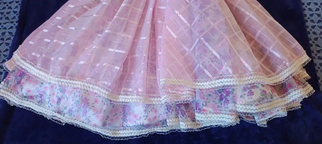 Vestido Infantil para festa de renda rosa com estampa de flores - Foto 3