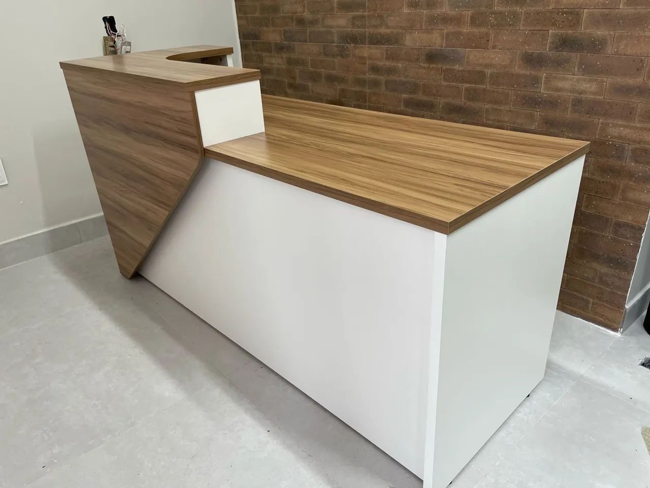 BALCÃO DE ATENDIMENTO com lateral EM L - MÓVEIS IKONMIXOFFICE  - Foto 3