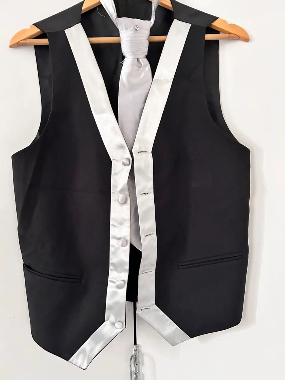Blazer preto com detalhes brancos - Foto 4