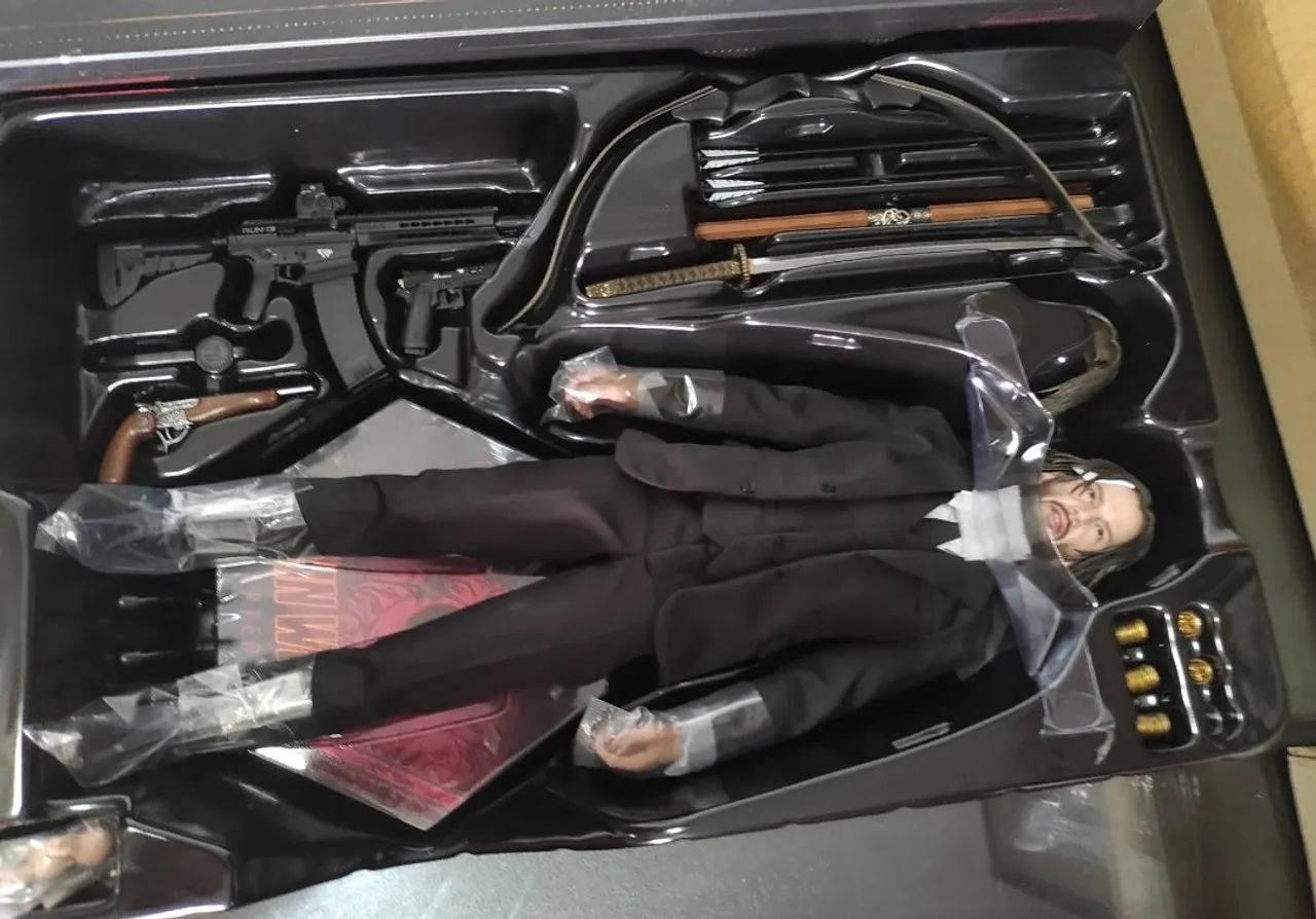Hot Toys John Wick Chapter 4 Keanu Reeves Special Edition  - Foto 3